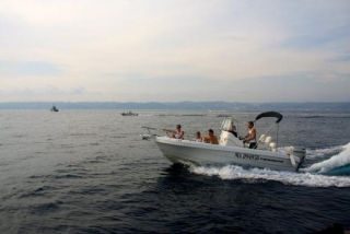  Paseo por mar en barco de alquiler